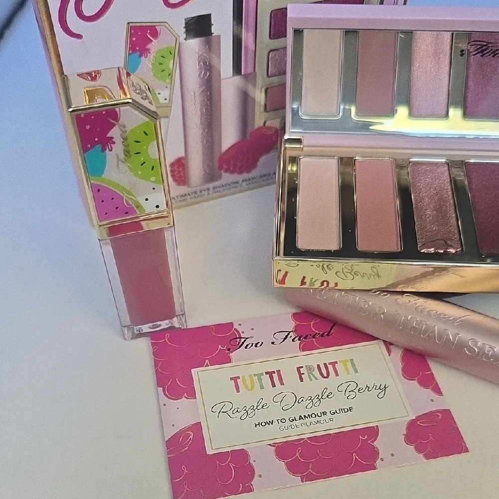 Too Faced Berry Sexy Makeup Set - Palette - Razzle Dazzle Berry - Flawed